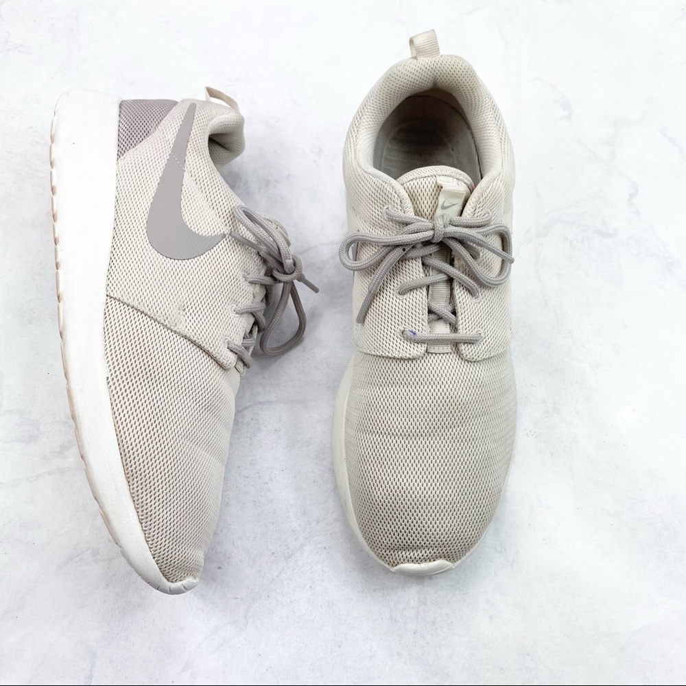 [Nike]